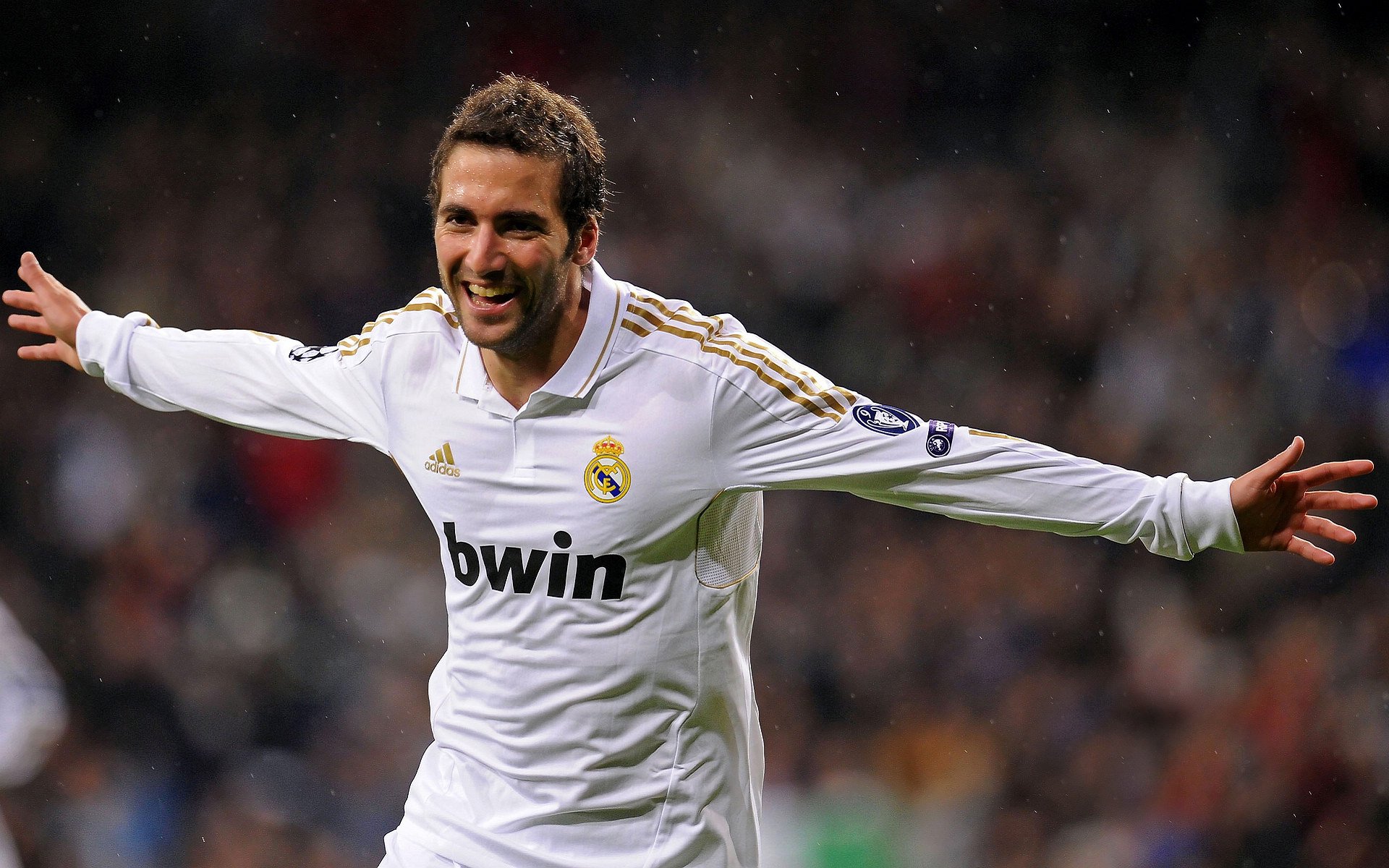 《传奇再续：老牌战队迎来新挑战》，传奇再现最新章节